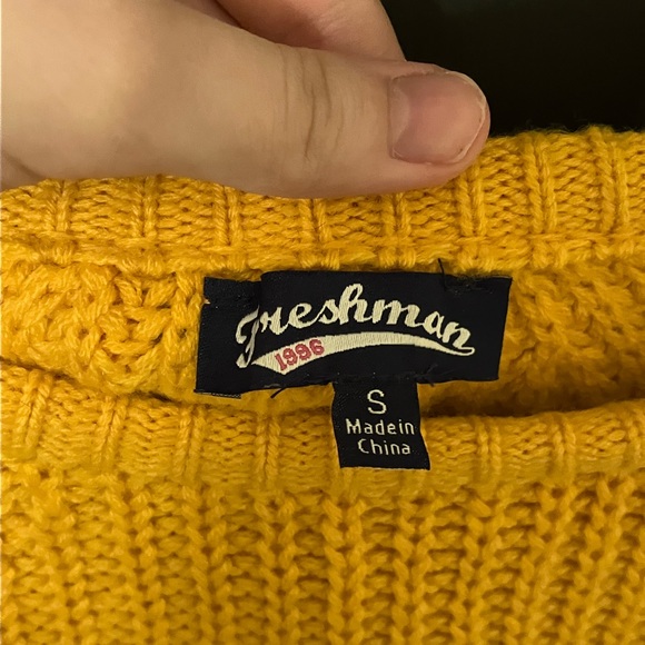 Cropped Sweater - Picture 3 of 3